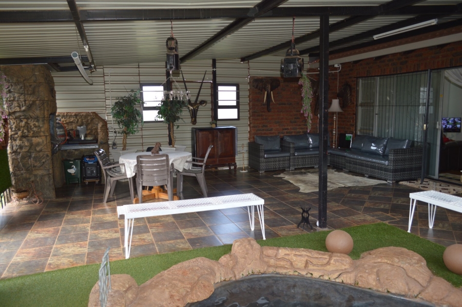 6 Bedroom Property for Sale in Doringkruin North West